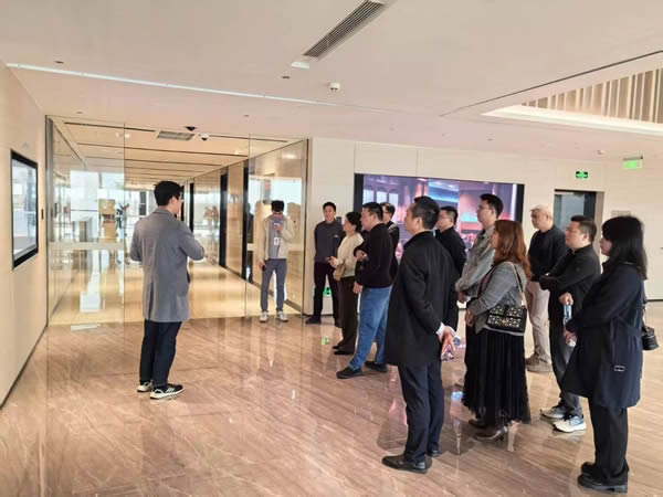 诗尼曼家居 |智启未来|诗尼曼家居X华立股份共探华为鸿蒙智家